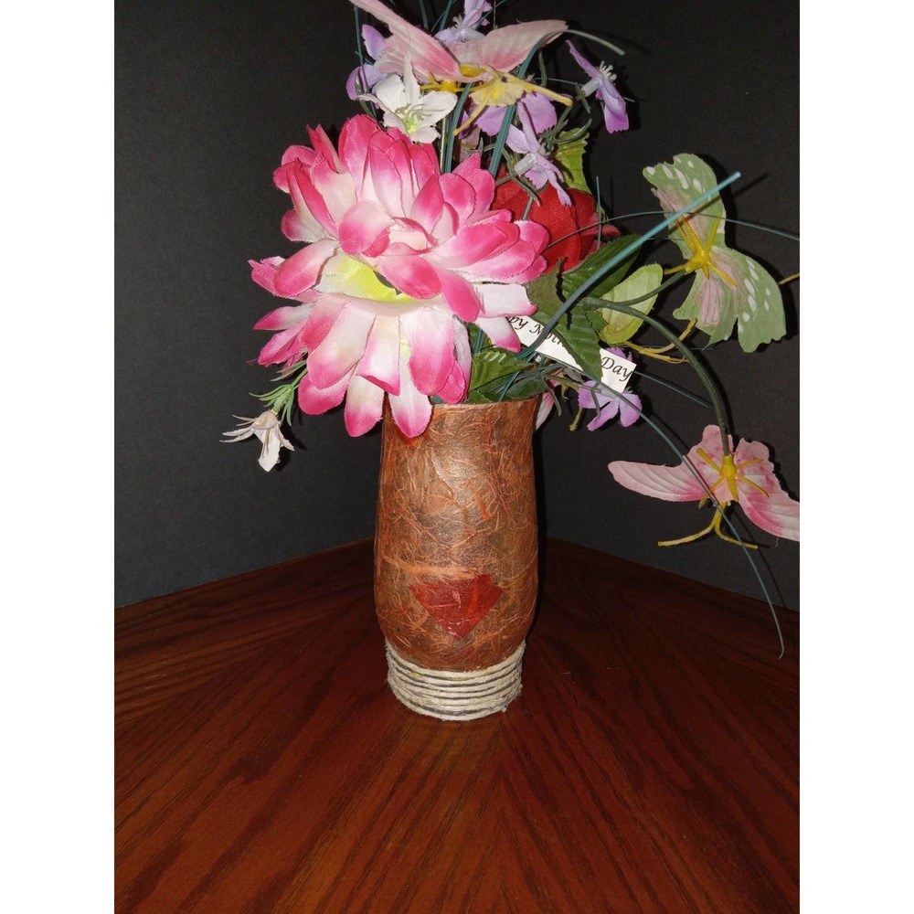 Flower vase.